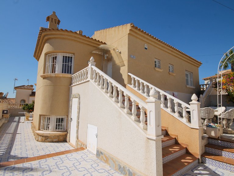 Villa for Sale in Villamartin, Alicante 45