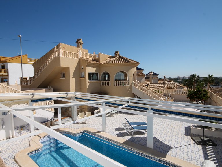Villa for Sale in Villamartin, Alicante 46