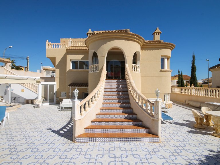 Villa for Sale in Villamartin, Alicante 49