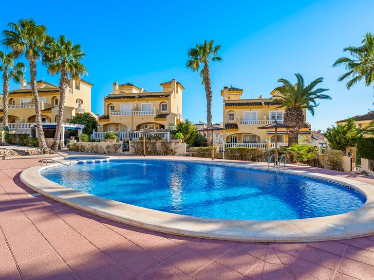 Villa for Sale in Benijofar, Alicante 1