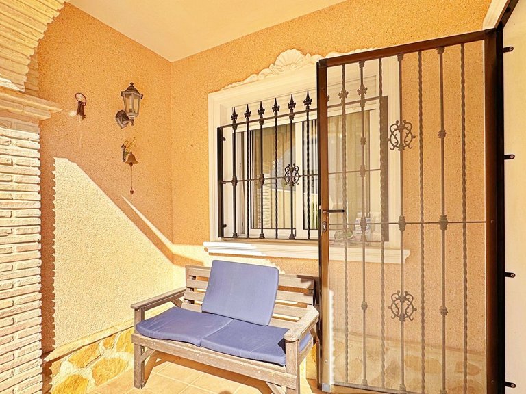 Town House for Sale in Villamartin, Alicante 9
