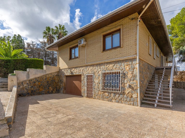 Villa for Sale in Villamartin, Alicante 45