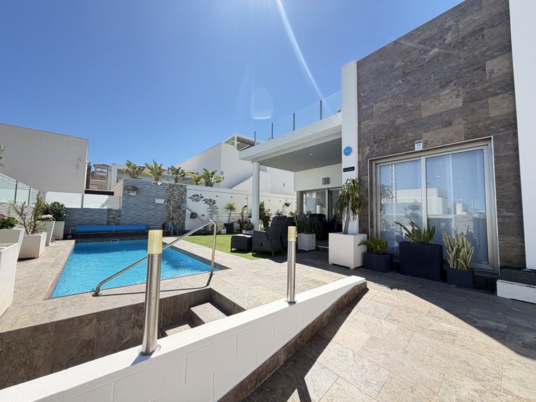 Villa for Sale in Villamartin, Alicante 1