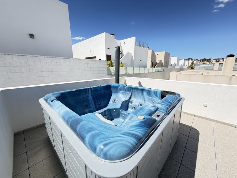 Villa for Sale in Villamartin, Alicante 4