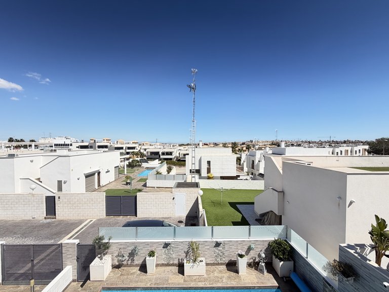 Villa for Sale in Villamartin, Alicante 31