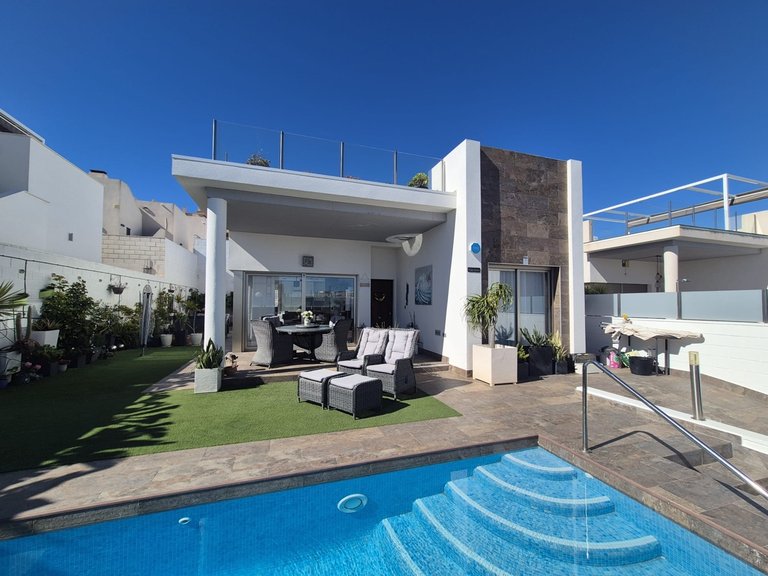 Villa for Sale in Villamartin, Alicante 33