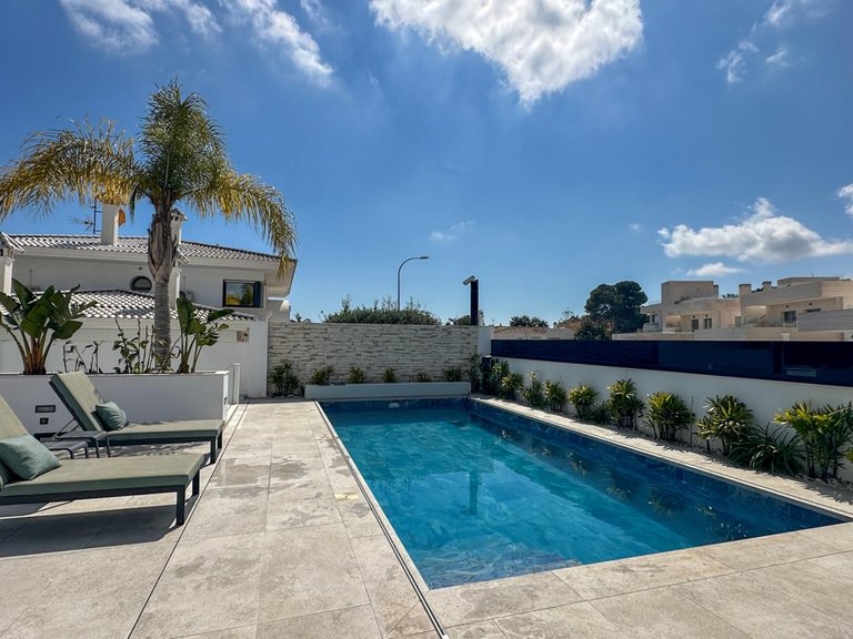 Villa for Sale in Villamartin, Alicante 29