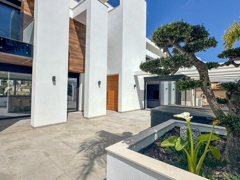 Villa for Sale in Villamartin, Alicante 30