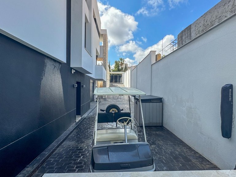 Villa for Sale in Villamartin, Alicante 32