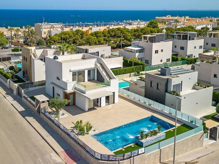 Villa for Sale in Campoamor, Alicante 8
