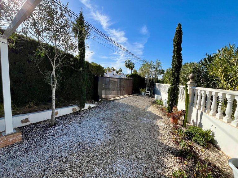 Villa for Sale in Villamartin, Alicante 26