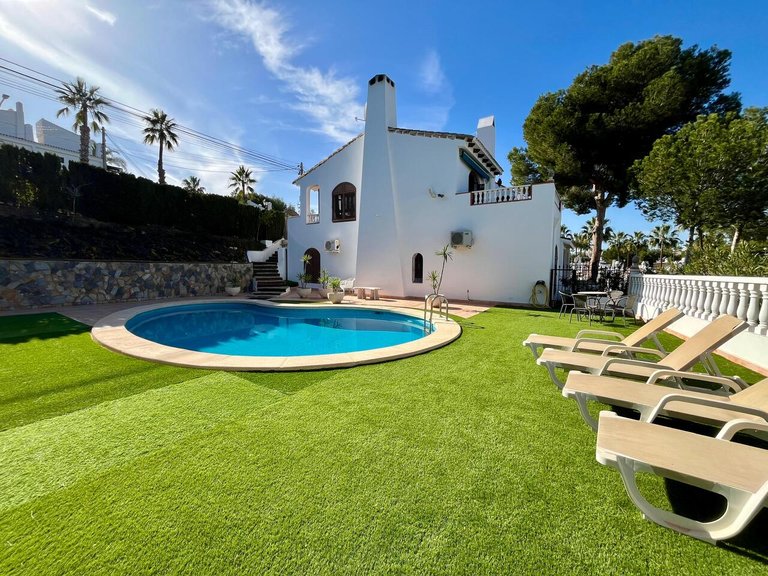 Villa for Sale in Villamartin, Alicante 30