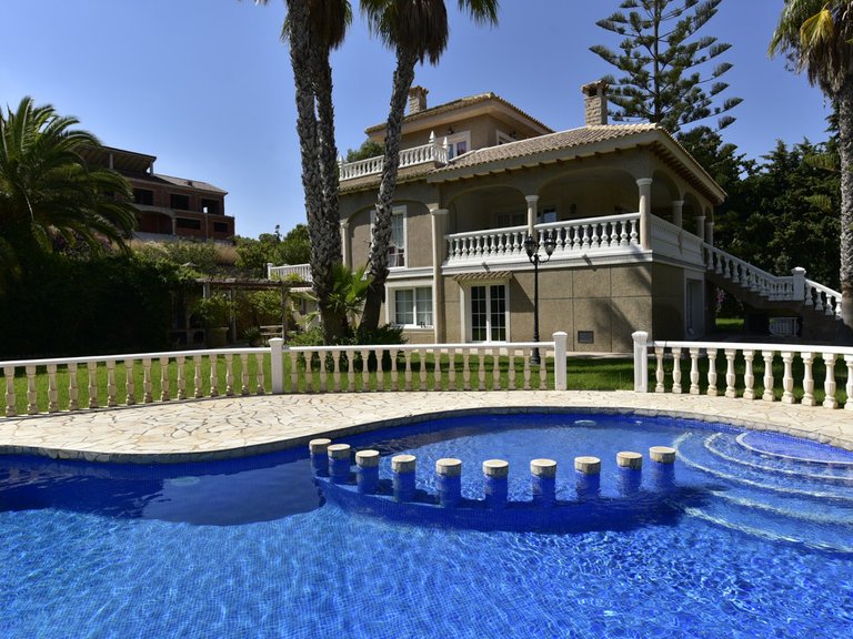 Villa for Sale in Villamartin, Alicante 1