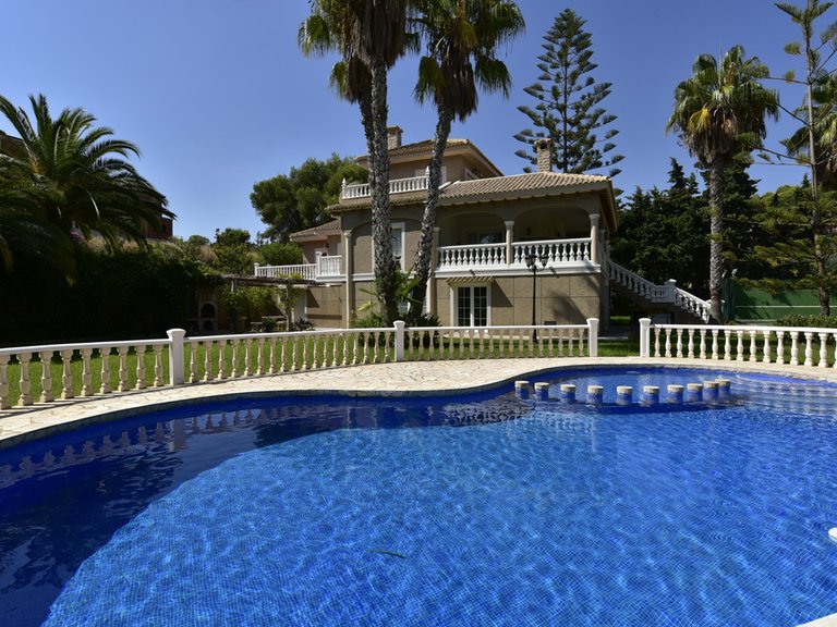 Villa for Sale in Villamartin, Alicante 3