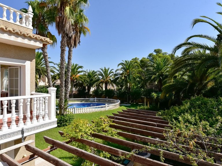 Villa for Sale in Villamartin, Alicante 30