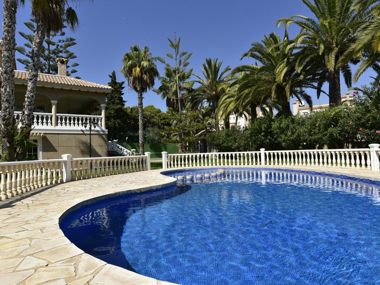 Villa for Sale in Villamartin, Alicante 31