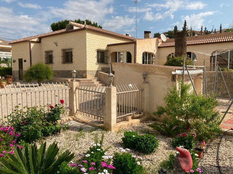 Villa for Sale in Elche, Alicante 1