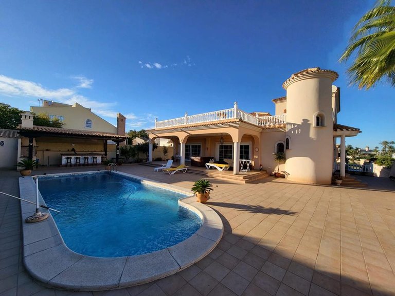 Villa for Sale in Playa Flamenca, Alicante 2