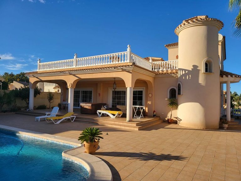Villa for Sale in Playa Flamenca, Alicante 3