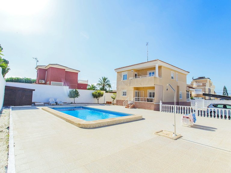 Villa for Sale in Torrevieja, Alicante 1