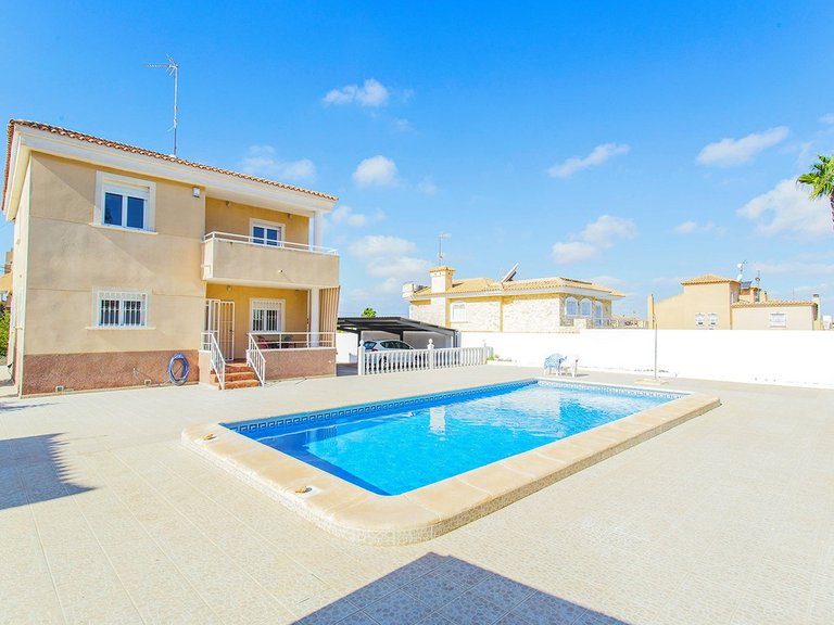 Villa for Sale in Torrevieja, Alicante 2