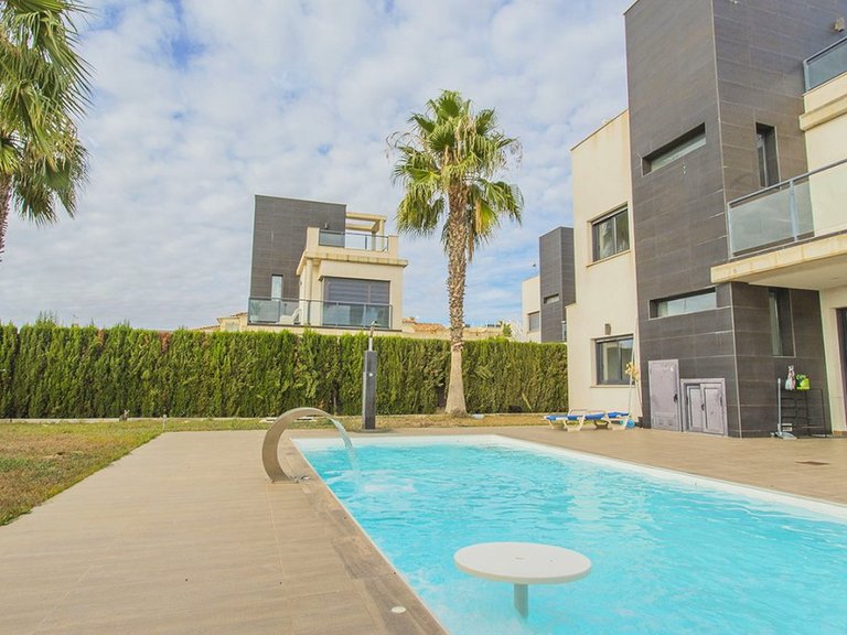 Villa for Sale in Cabo Roig, Alicante 5