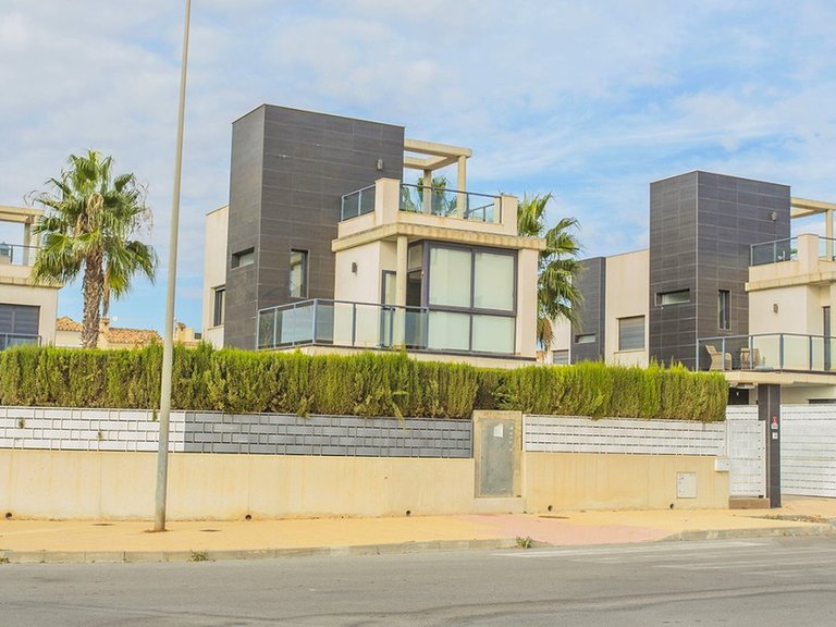 Villa for Sale in Cabo Roig, Alicante 7