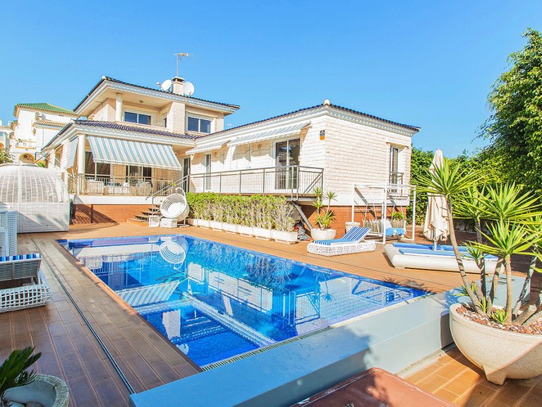 Villa for Sale in Torrevieja, Alicante 1