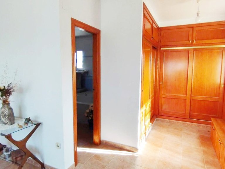 Villa for Sale in Alicante, Alicante 32