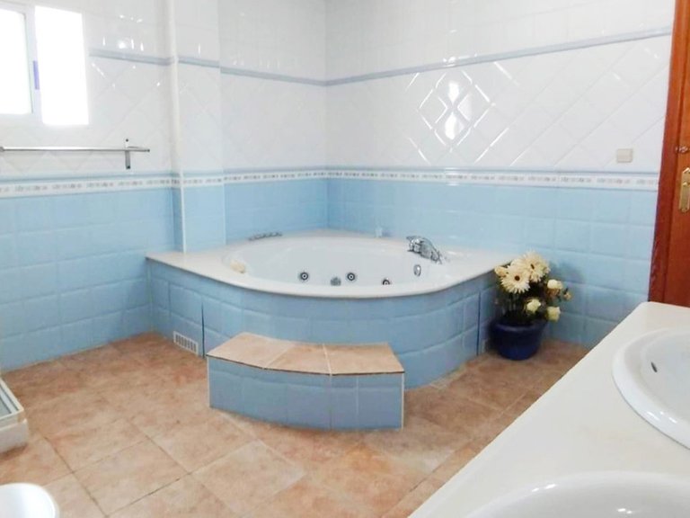 Villa for Sale in Alicante, Alicante 36
