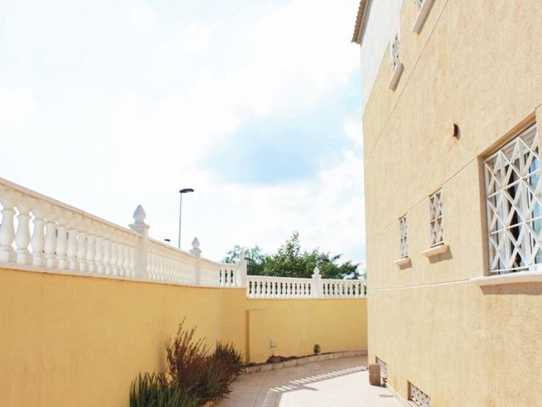 Villa for Sale in Alicante, Alicante 48