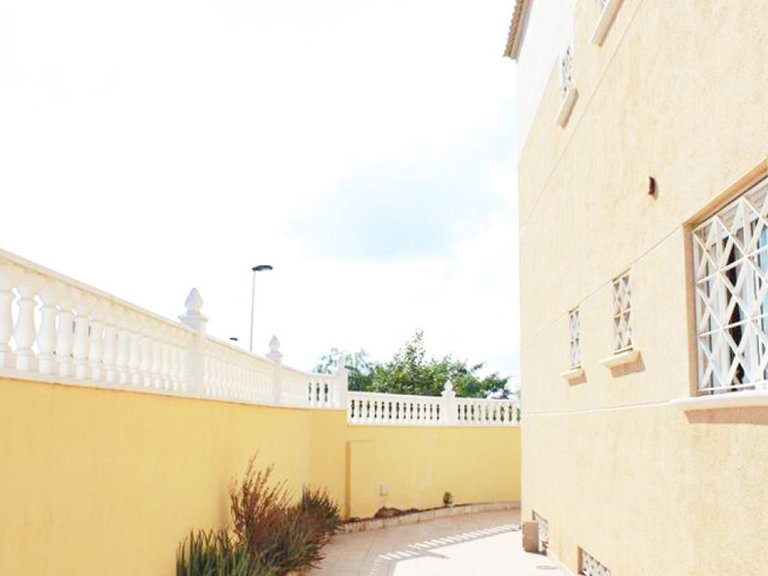 Villa for Sale in Alicante, Alicante 50