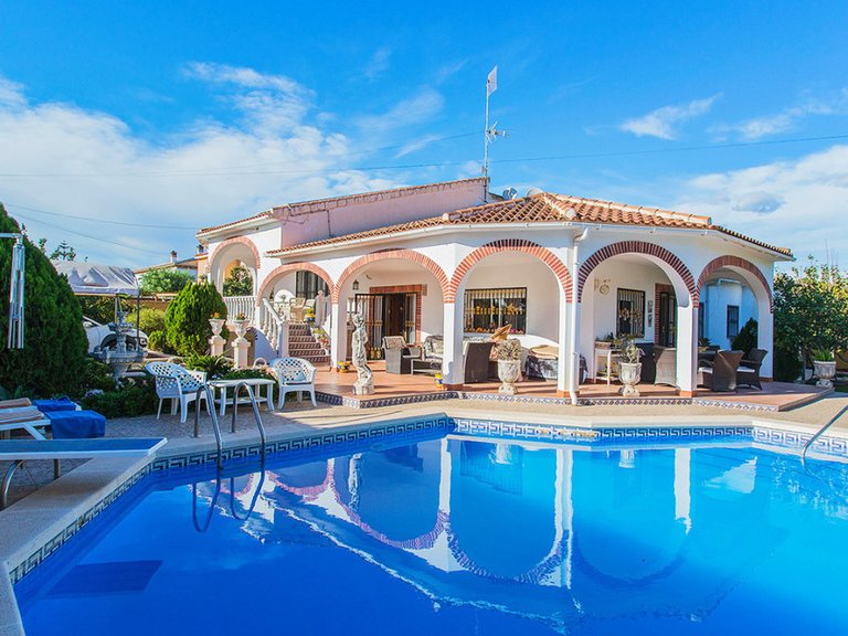 Villa for Sale in Los Balcones, Alicante 2