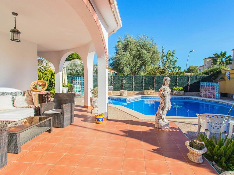 Villa for Sale in Los Balcones, Alicante 6
