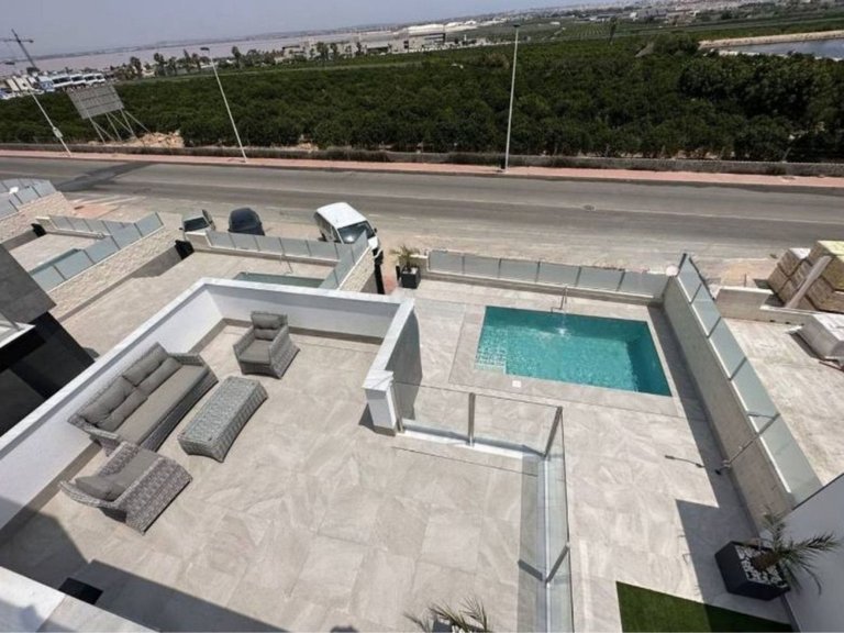 Villa for Sale in Los Altos, Alicante 2