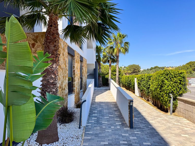 Apartment for Sale in Los Altos, Alicante 25