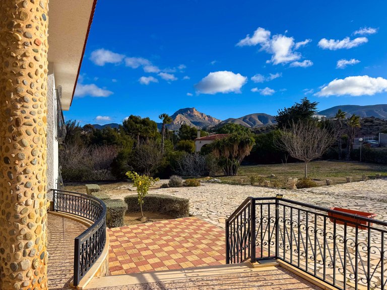 Villa for Sale in Elda, Alicante 3