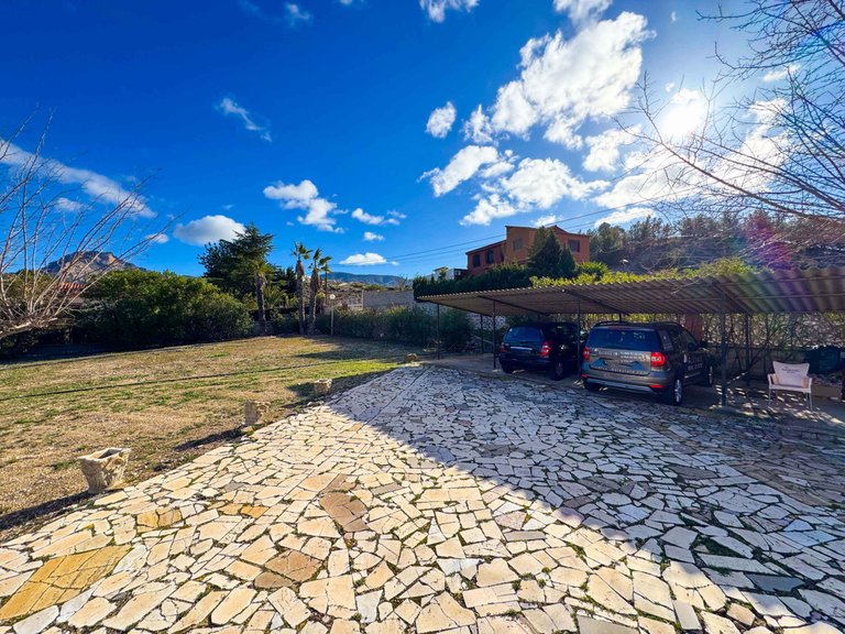 Villa for Sale in Elda, Alicante 5