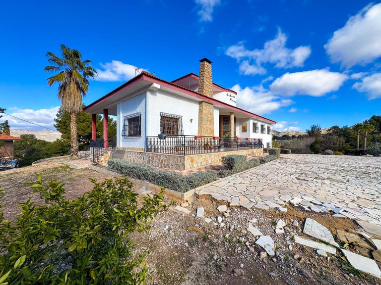 Villa for Sale in Elda, Alicante 9