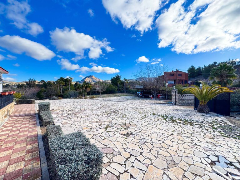 Villa for Sale in Elda, Alicante 10