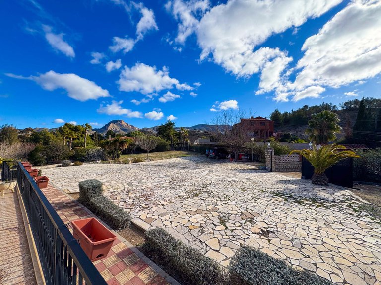 Villa for Sale in Elda, Alicante 13