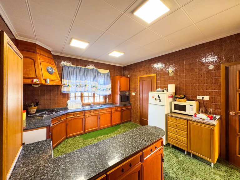 Villa for Sale in Elda, Alicante 18