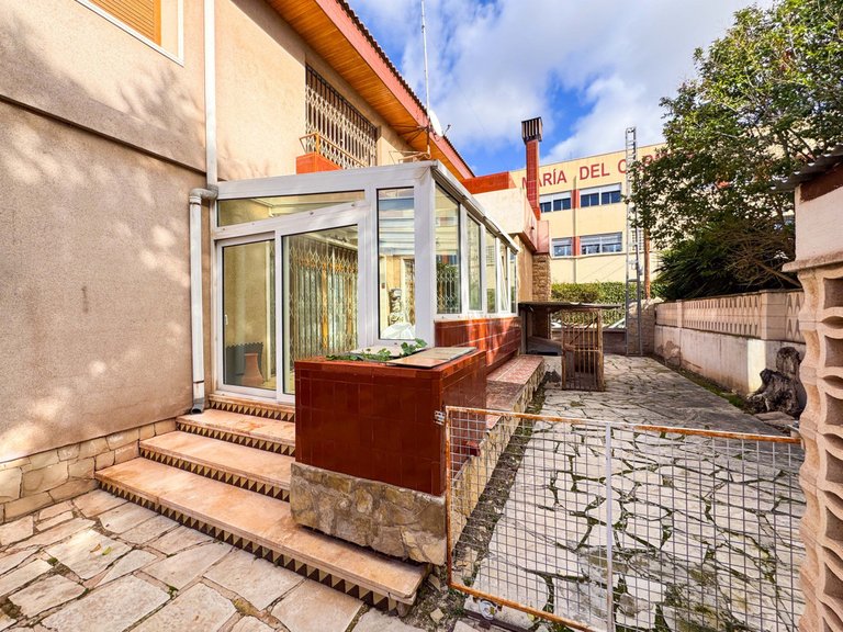 Villa for Sale in Elda, Alicante 38