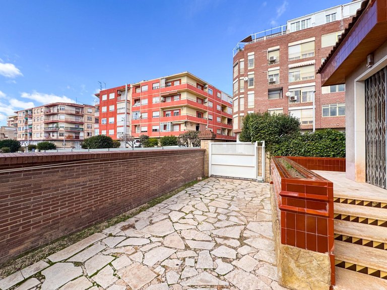 Villa for Sale in Elda, Alicante 39