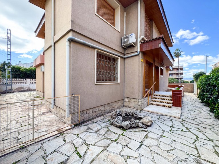 Villa for Sale in Elda, Alicante 41