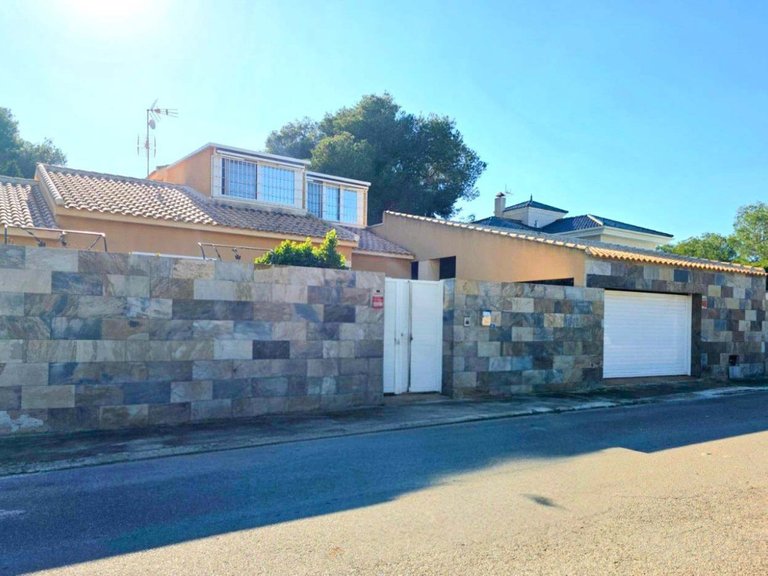 Villa for Sale in Campoamor, Alicante 1
