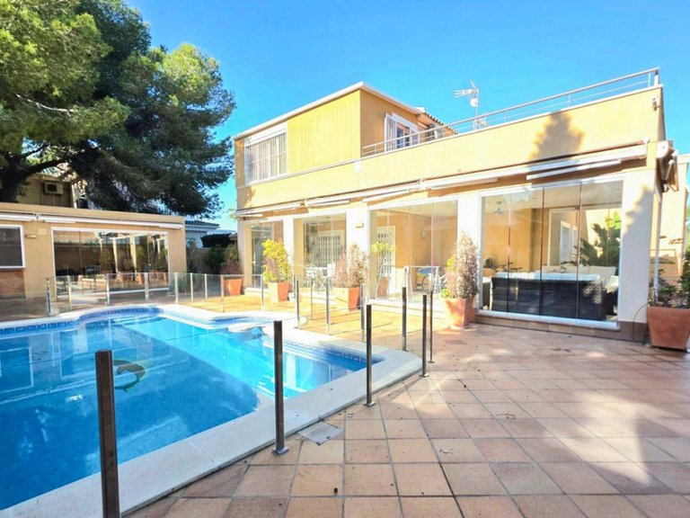 Villa for Sale in Campoamor, Alicante 6