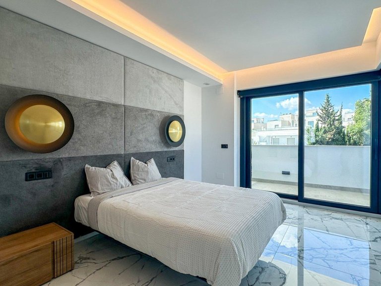Villa for Sale in Villamartin, Alicante 32