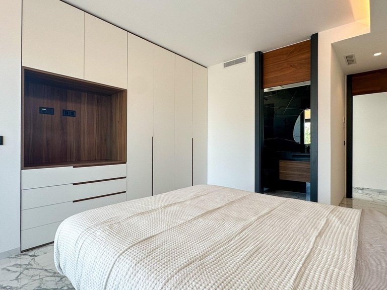 Villa for Sale in Villamartin, Alicante 34
