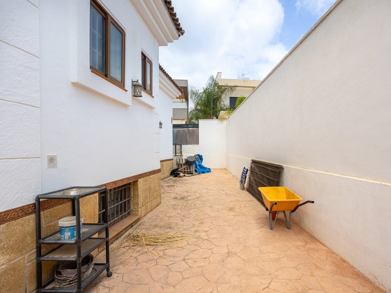 Villa for Sale in Los Montesinos, Alicante 44